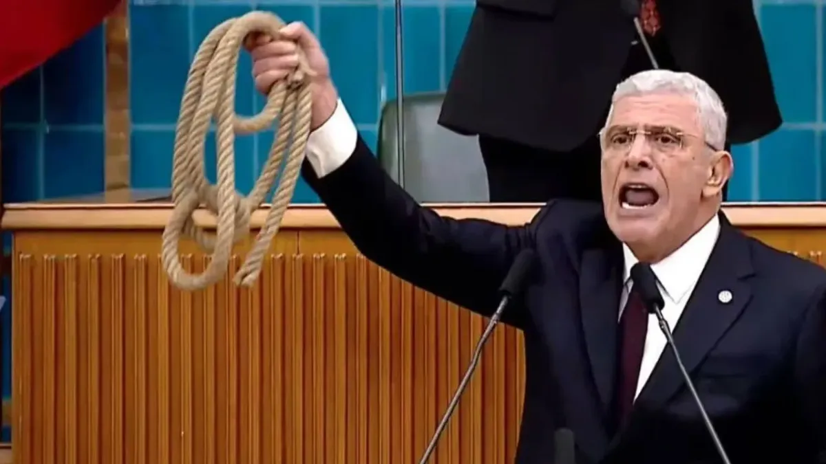 İYİ Parti Genel Başkanı Dervişoğlu, Bahçeli'yi 'ip'le protesto etti: "İhanet çemberi genişliyor"